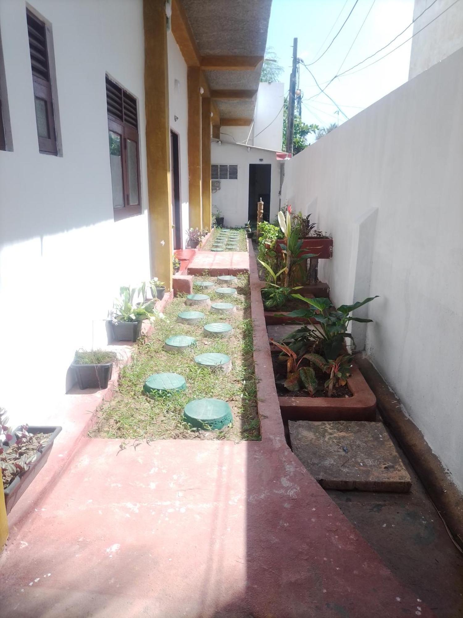 Our Little Secret Hotell Kalutara Exteriör bild