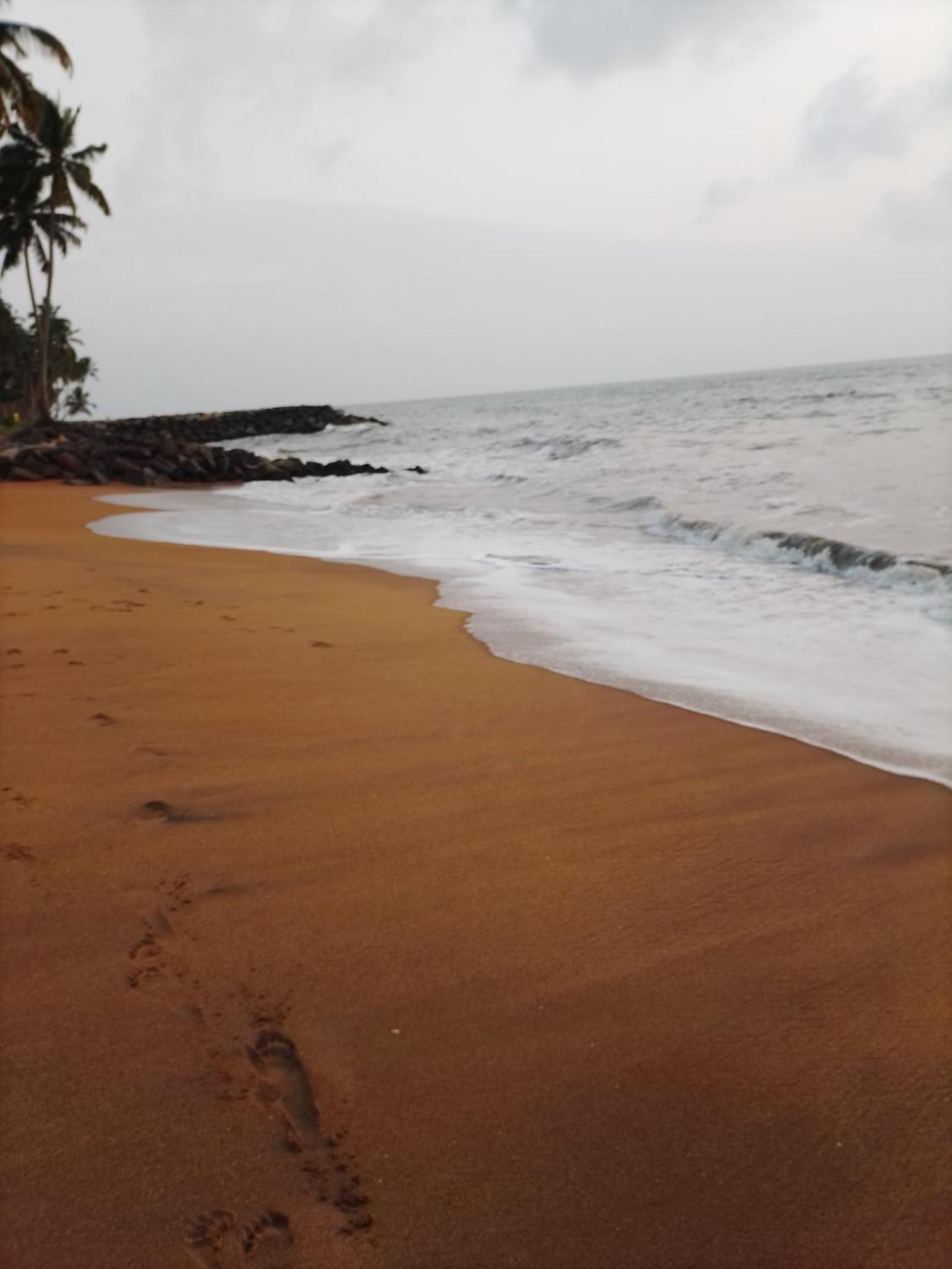 Our Little Secret Hotell Kalutara Exteriör bild